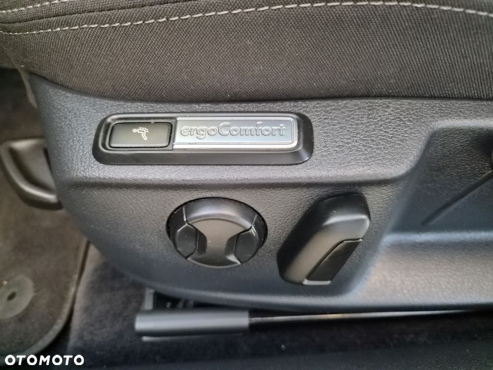 Volkswagen Passat Variant 1.6 TDI SCR DSG Business - 17