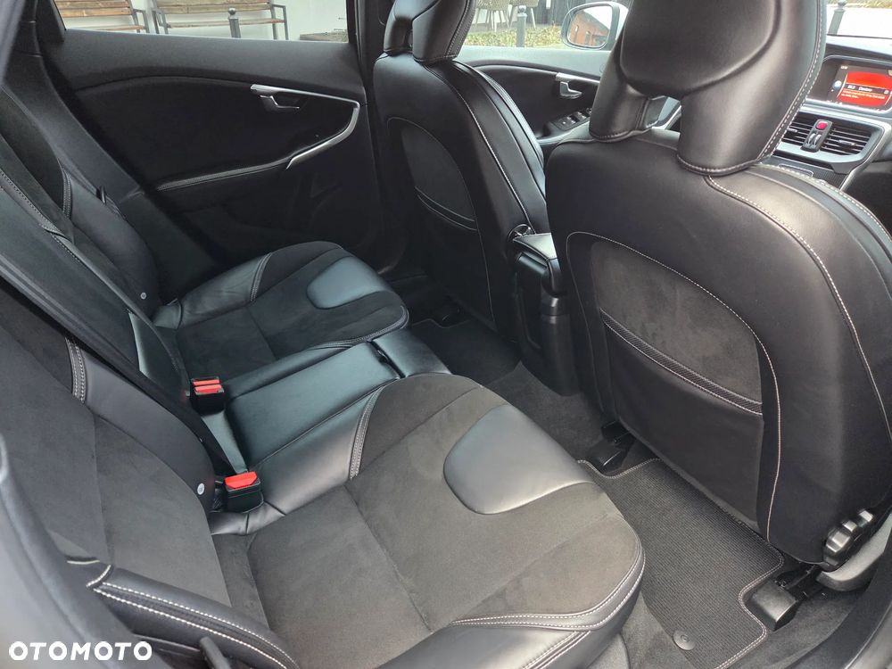 Volvo V40 D3 Drive-E R-Design Momentum - 23