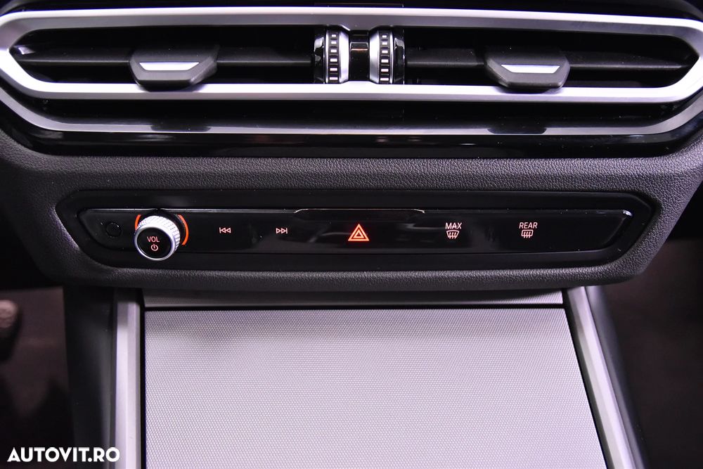 BMW Seria 3 318i Touring Aut. - 18