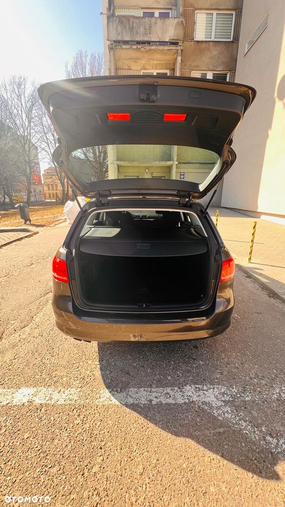 Volkswagen Passat 2.0 TDI Comfortline DSG - 11