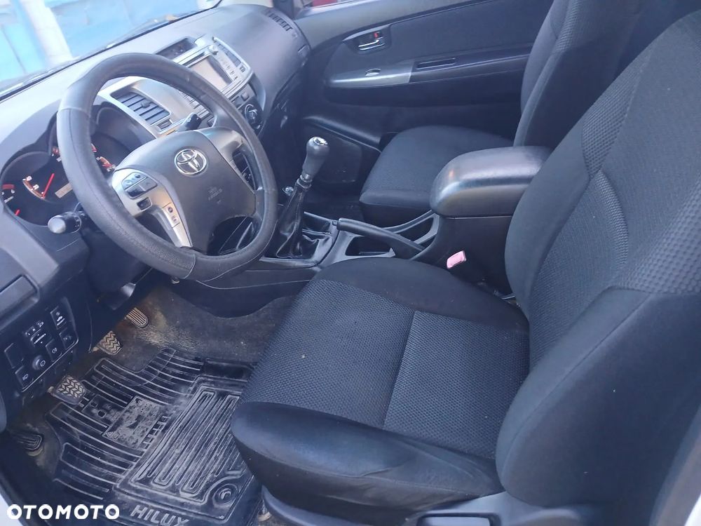 Toyota Hilux D4-D DLX 4x4 4os - 9