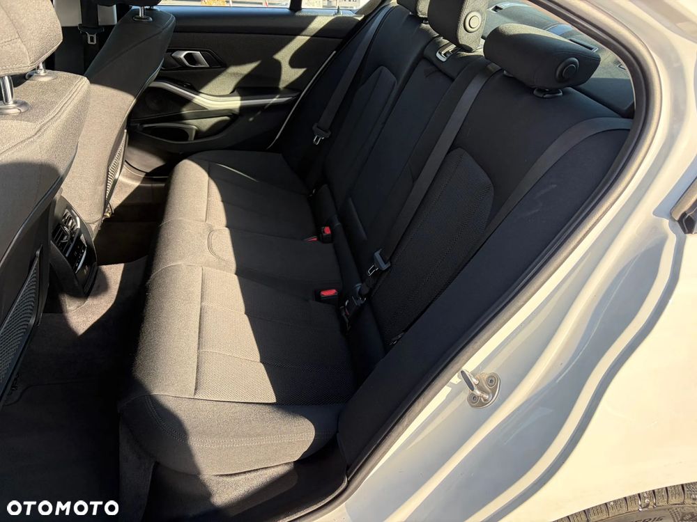 BMW Seria 3 318d Business Edition - 17