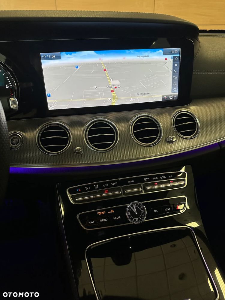 Mercedes-Benz Klasa E 220 d 4-Matic 9G-TRONIC - 17