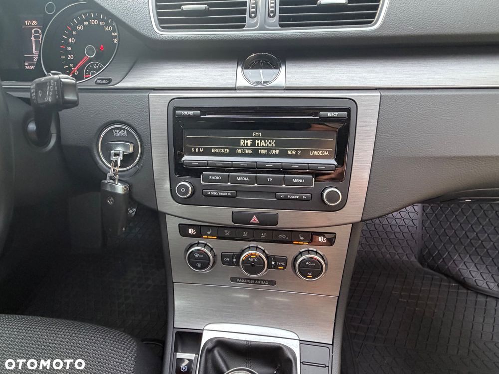 Volkswagen Passat 2.0 TDI BlueMotion Technology Exclusive - 36