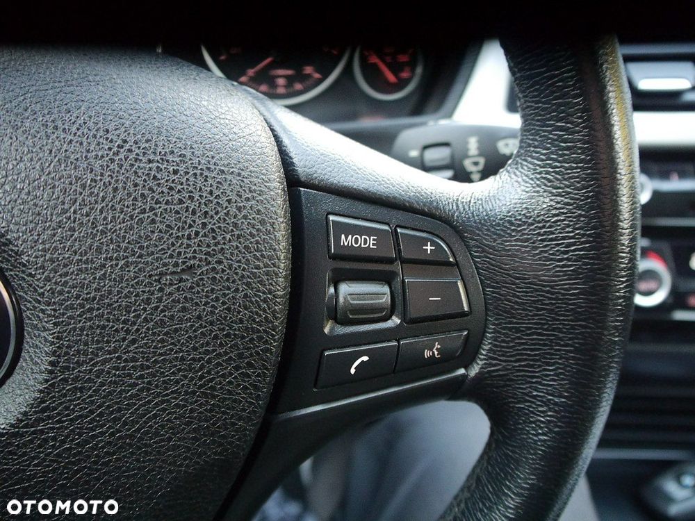 BMW Seria 3 318d Luxury Line - 31