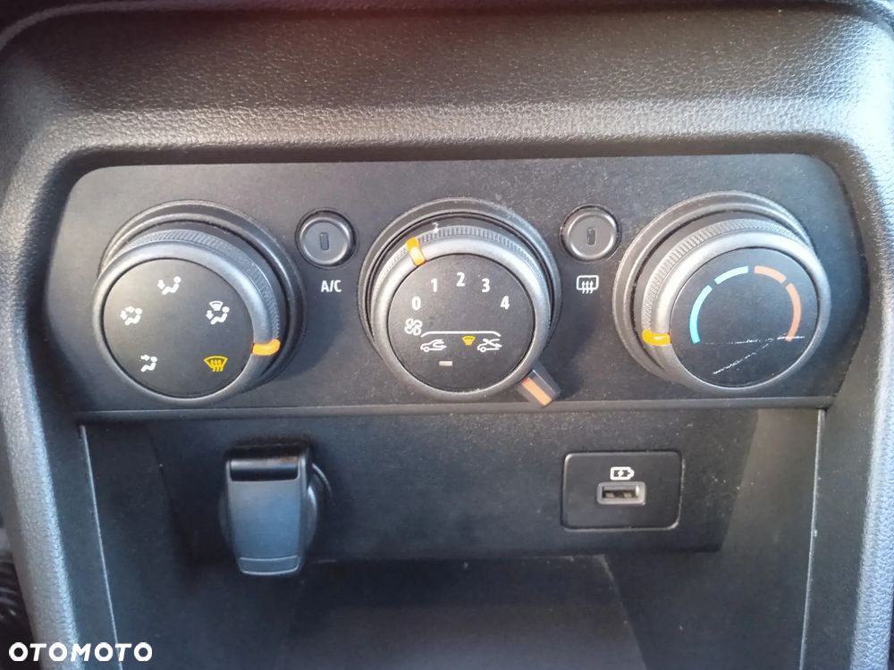 Dacia Sandero TCe 100 Essential - 13