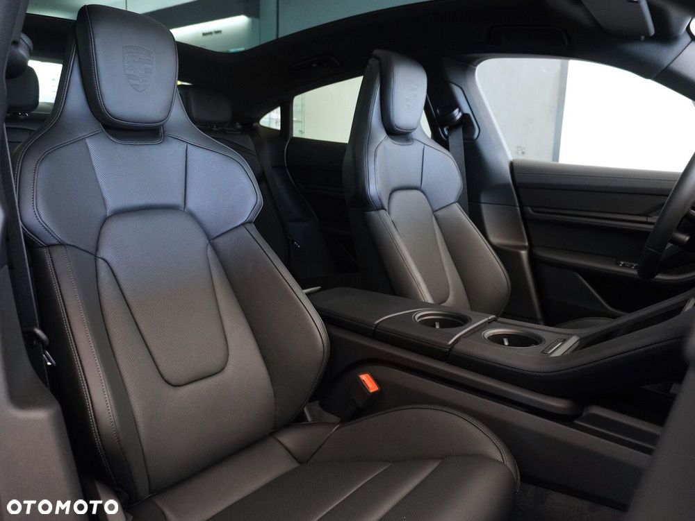 Porsche Taycan 105kWh 4 - 32