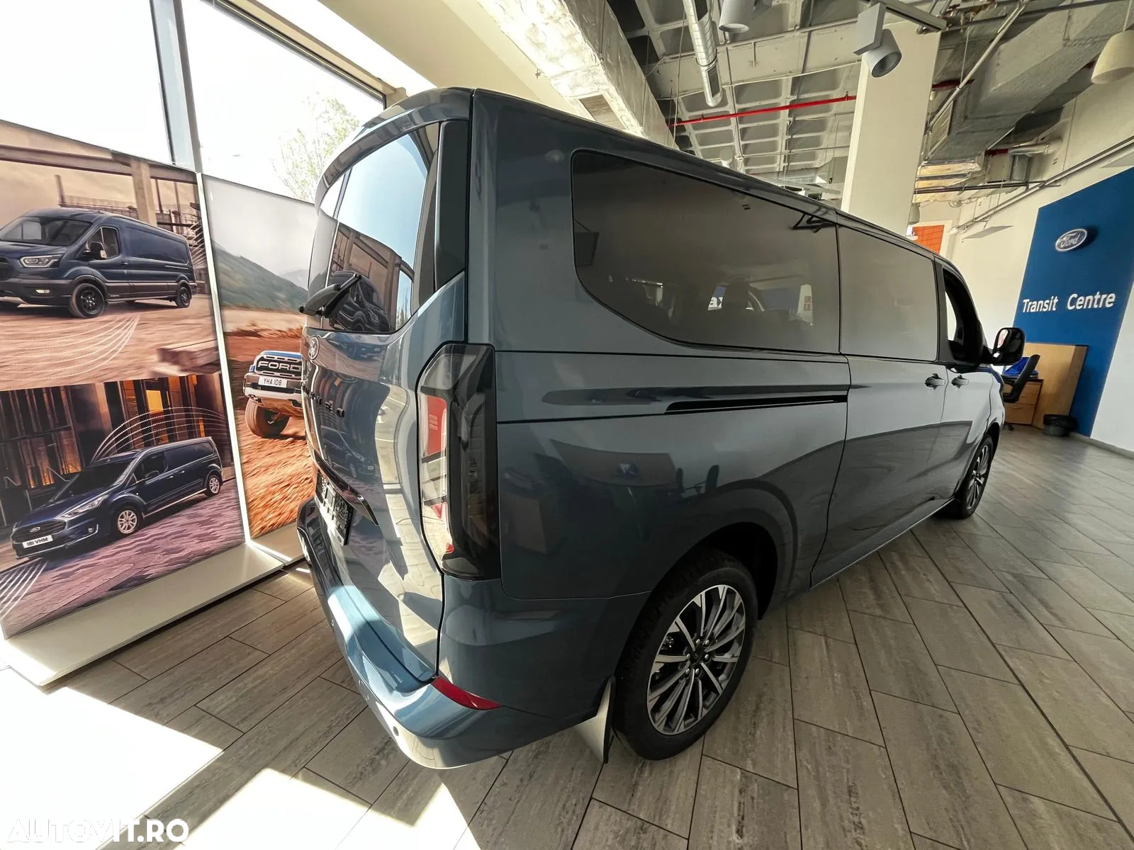 Ford Tourneo Custom Bus 320L 2.0 EcoBlue 136 CP 8AT L2H1 FWD Titanium - 3