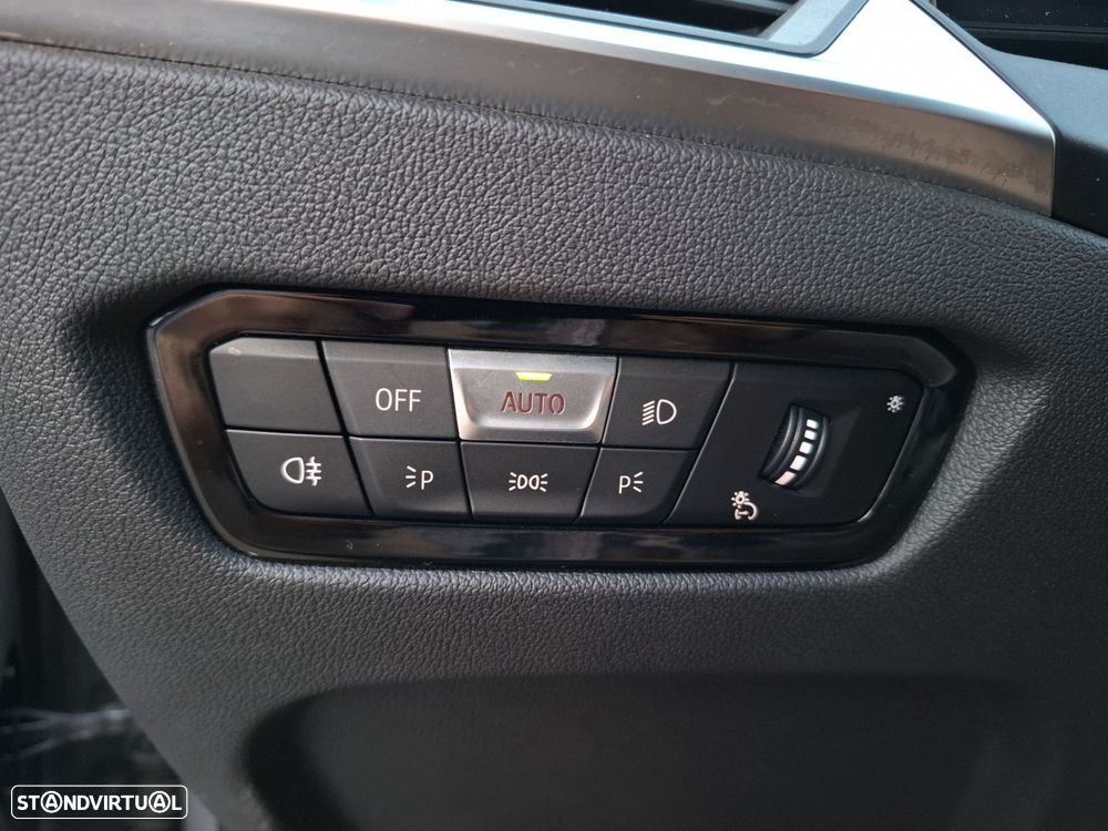 BMW 320 d Touring Pack Desportivo M Auto - 16