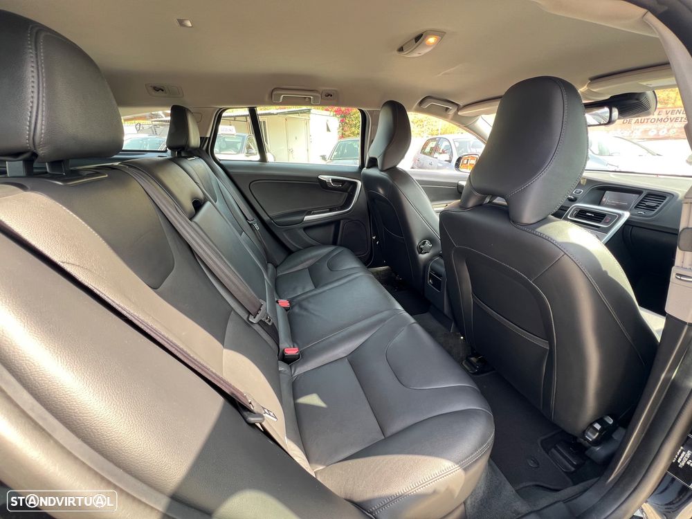 Volvo V60 D6 Plug-In-Hybrid AWD Geartronic Momentum - 10