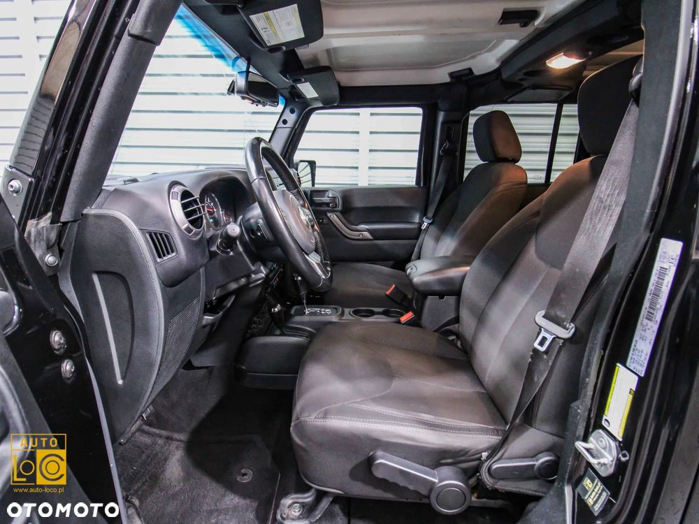 Jeep Wrangler 3.6 Unlim Night Eagle - 13