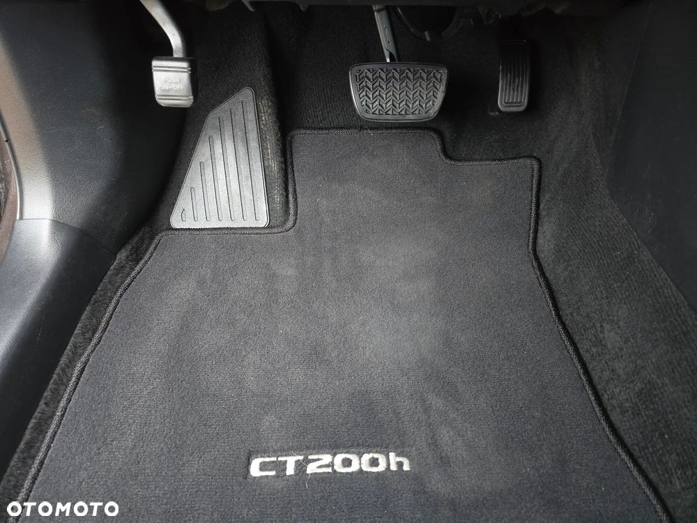 Lexus CT 200h Prestige - 38