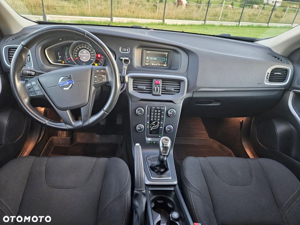Volvo V40 T2 - 8