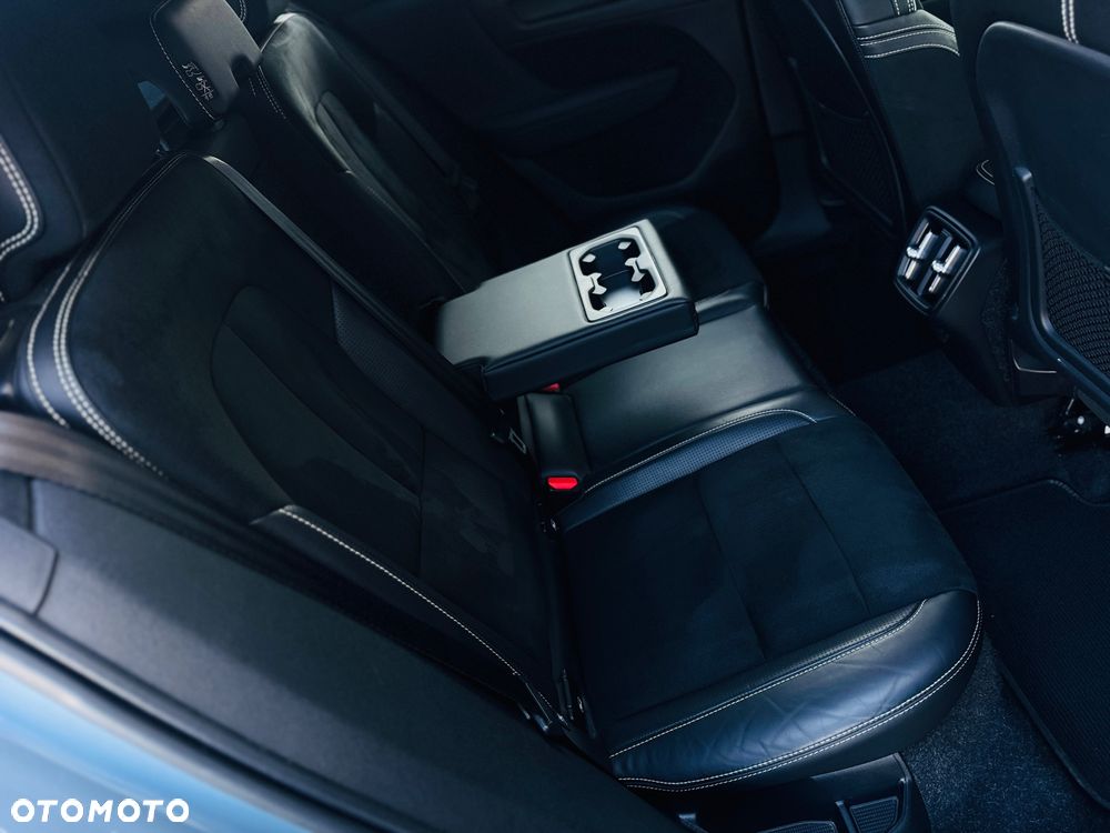 Volvo XC 40 D4 AWD Geartronic R-Design - 16