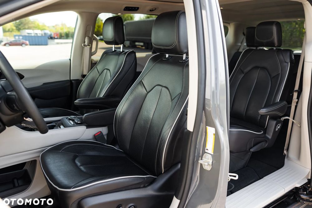 Chrysler Pacifica - 26
