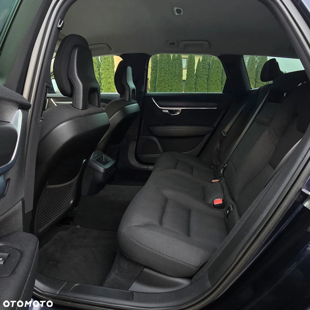 Volvo V90 D3 Momentum Pro - 24