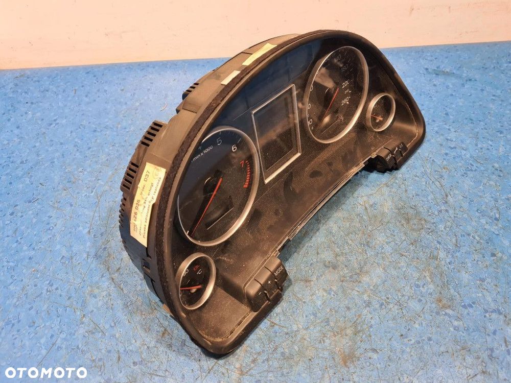 AUDI A4 B6 1.8B LICZNIK 8E0920900L - 2