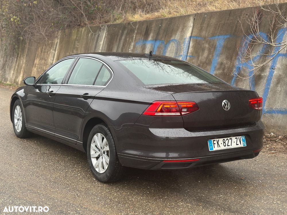 Volkswagen Passat - 4