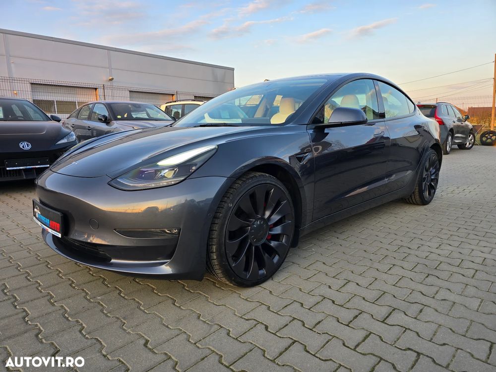 Tesla Model 3 Performance - 2