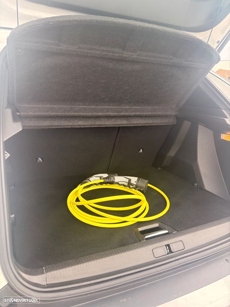 Peugeot e-2008 Allure - 7