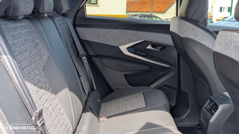 Peugeot 3008 1.2 Hybrid Allure e-DCS6 - 18