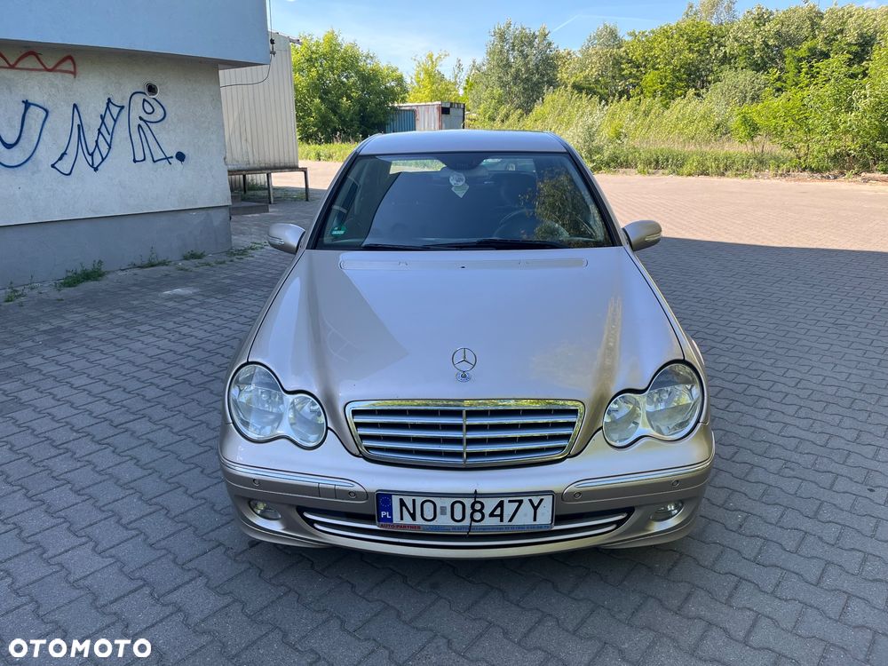 Mercedes-Benz Klasa C 240 4Matic Elegance - 9