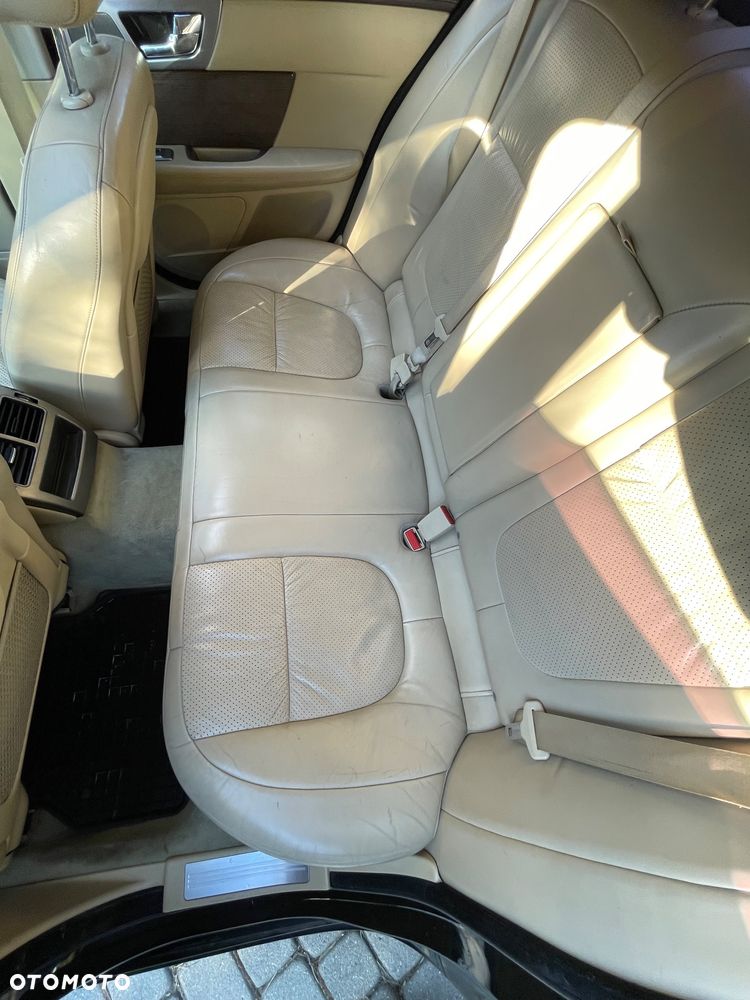 Jaguar XF 2.7 V6 Luxury - 17