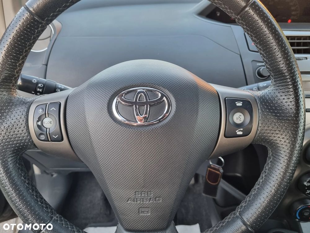 Toyota Yaris - 16