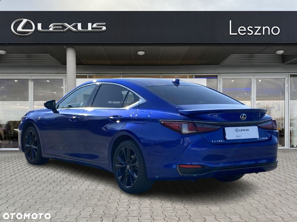 Lexus ES 300h F Sport Design - 6