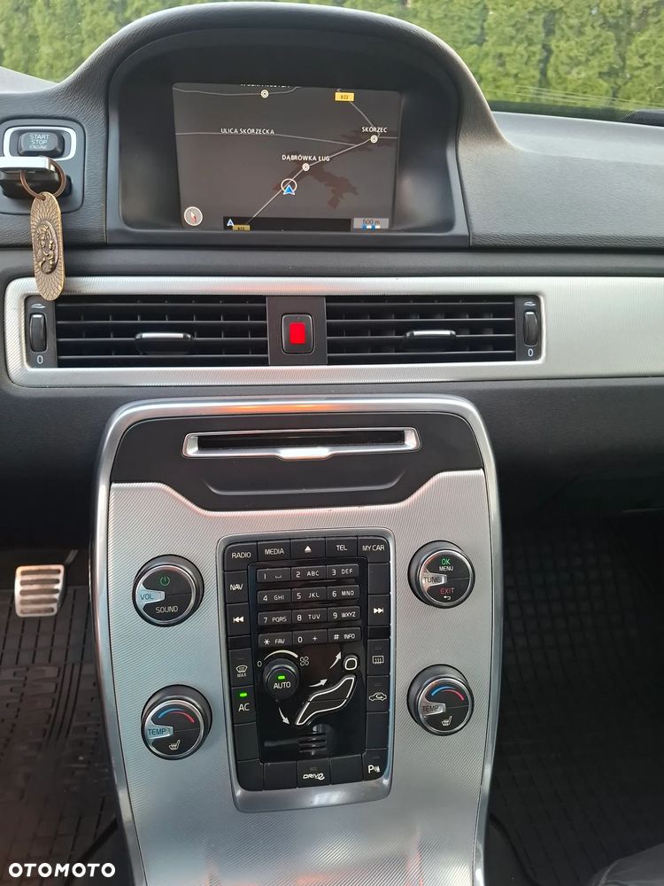 Volvo V70 D3 R-Design - 11