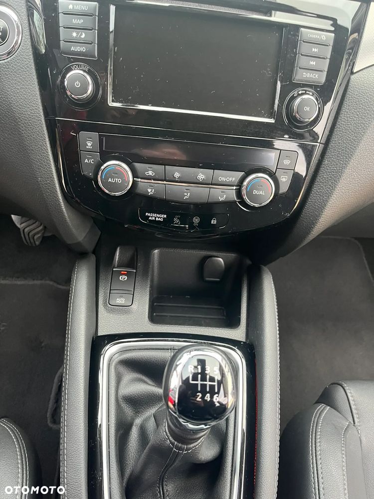 Nissan Qashqai 1.3 DIG-T TEKNA - 23