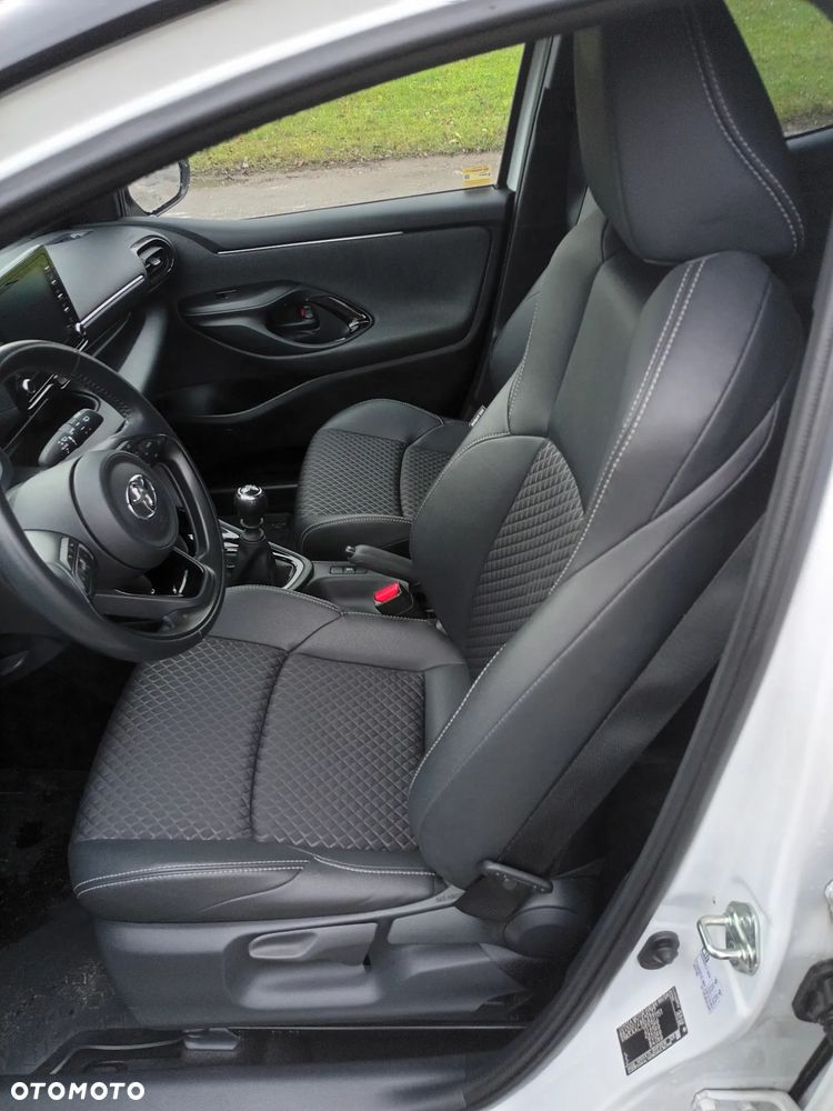 Toyota Yaris 1.5 Selection Elegant - 17