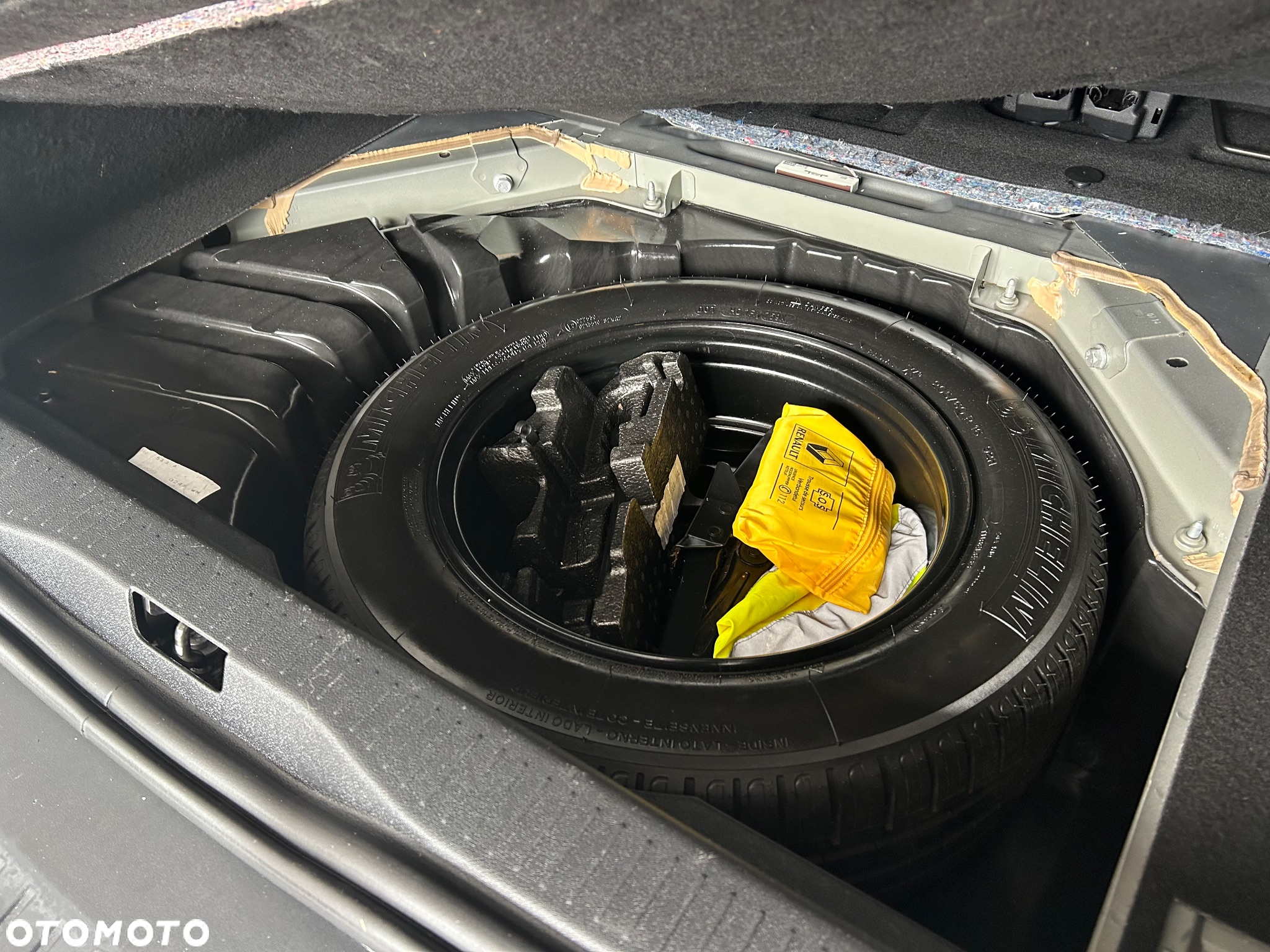 Renault Scenic ENERGY TCe 130 BOSE EDITION - 26