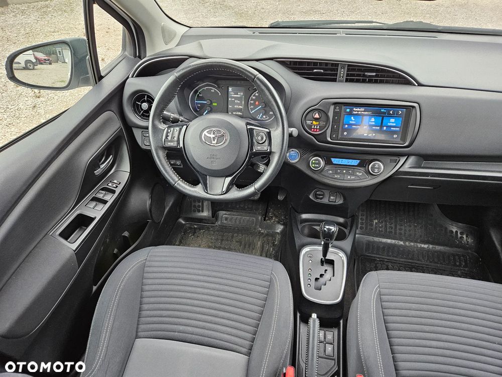 Toyota Yaris Hybrid 100 Dynamic - 11