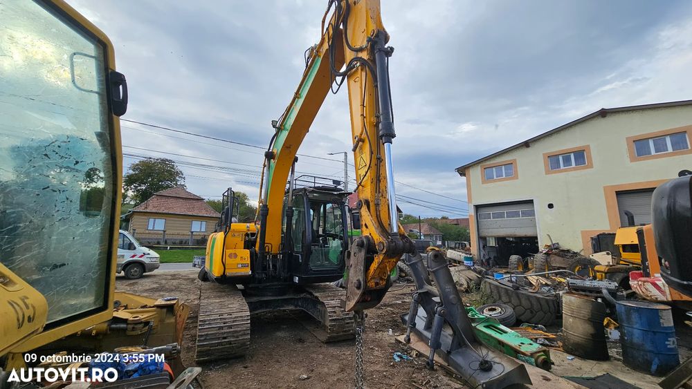 JCB JS131 Excavator pe senile 131 - 5
