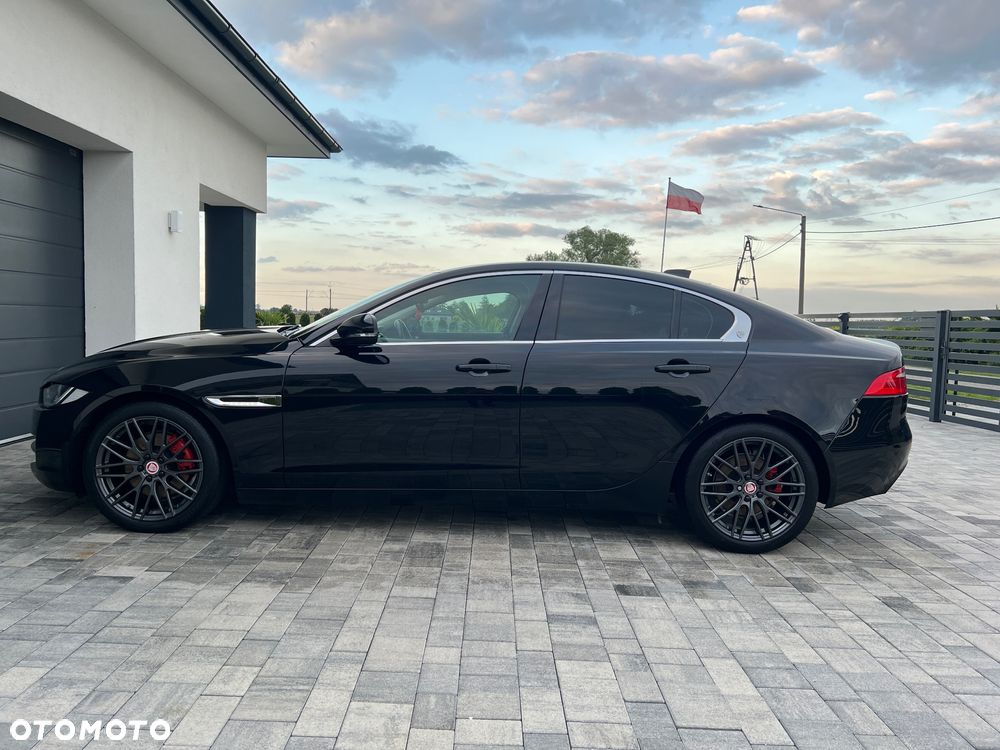 Jaguar XE 2.0 D Prestige - 9