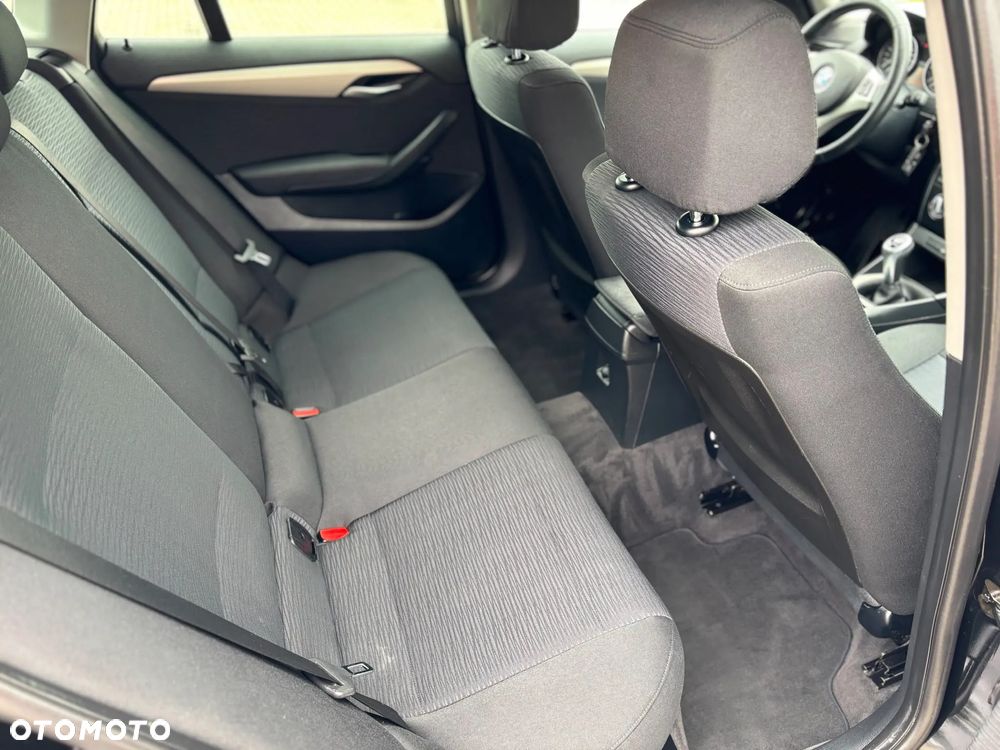 BMW X1 sDrive18d xLine - 28