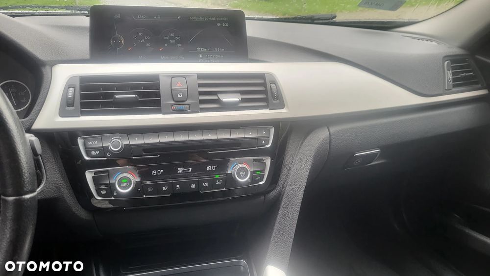 BMW Seria 3 320i Touring xDrive - 9