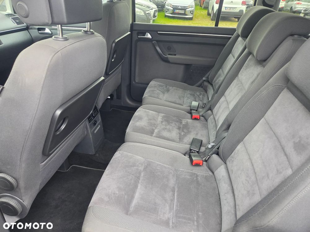 Volkswagen Touran - 9