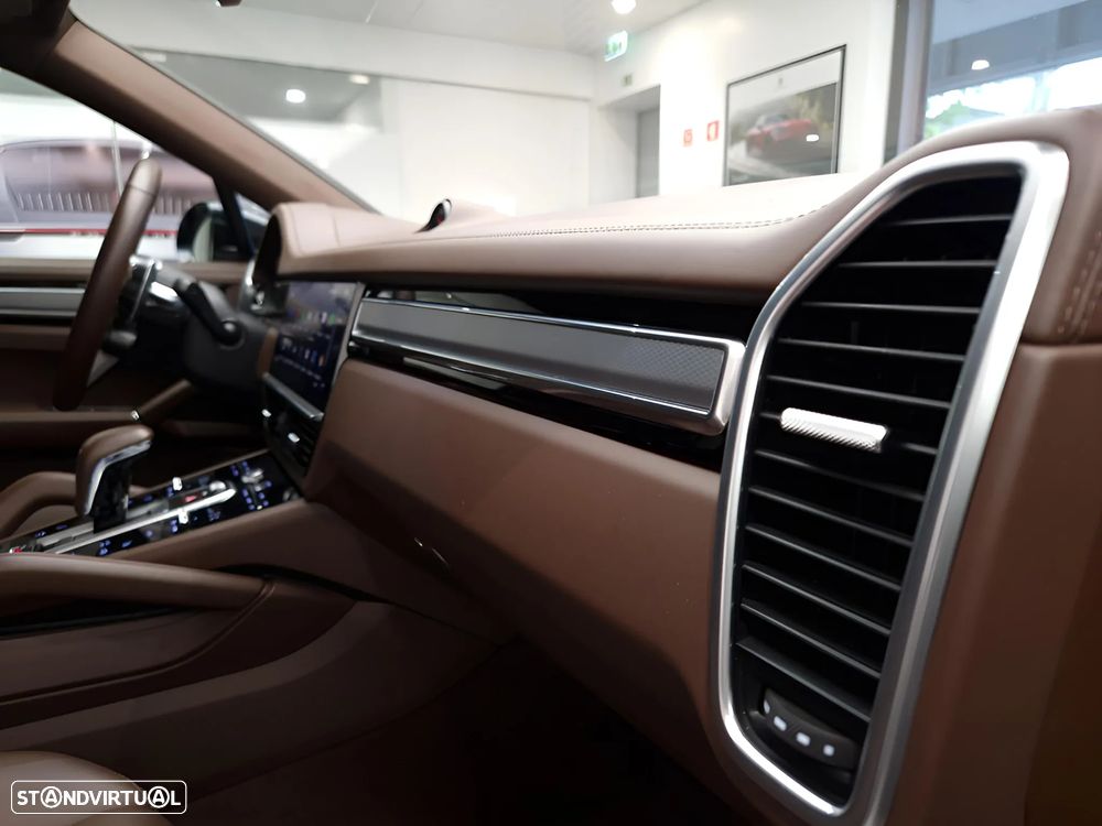 Porsche Cayenne Coupé E-Hybrid Platinum Edition - 28