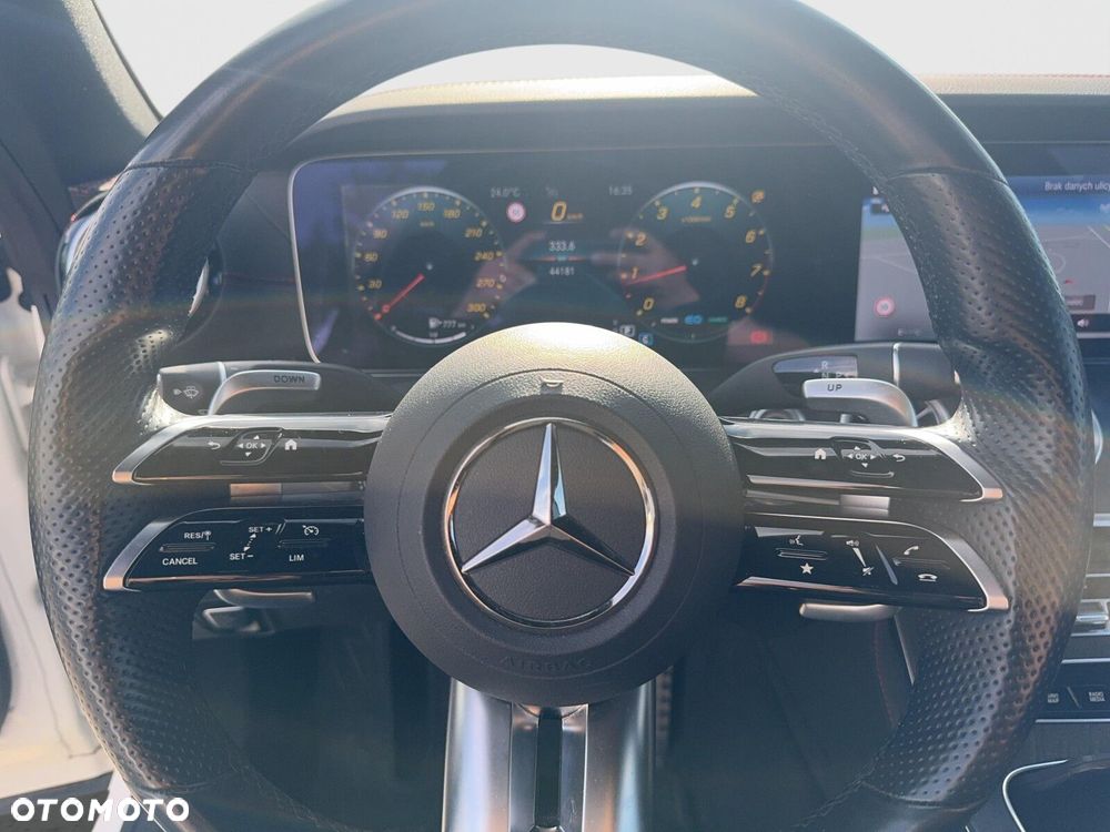 Mercedes-Benz Klasa E AMG 53 4-Matic+ 9G-TRONIC - 12