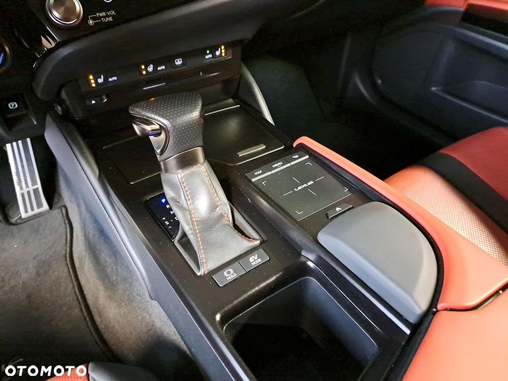 Lexus ES 300h F Sport Edition - 30