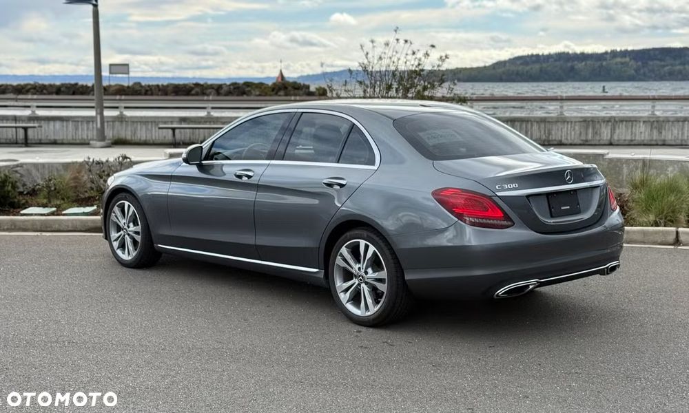 Mercedes-Benz Klasa C 300 9G-TRONIC Edition - 4