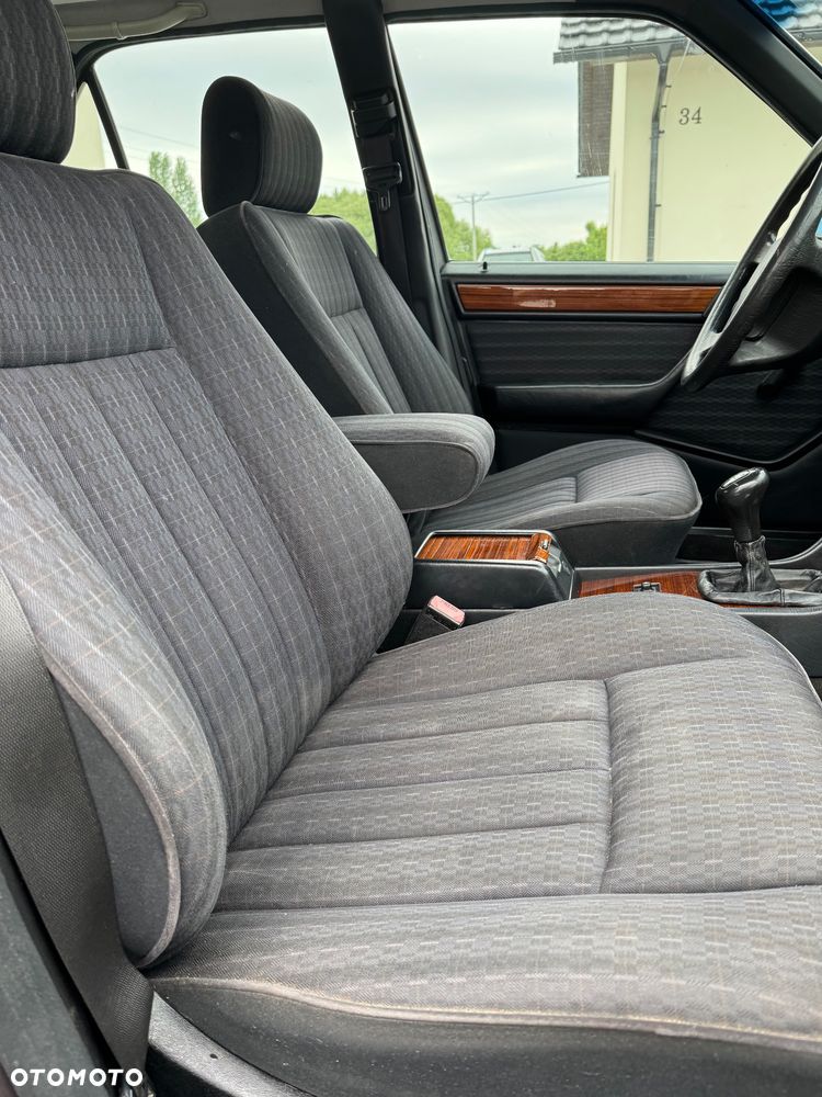 Mercedes-Benz W124 (1984-1993) - 21