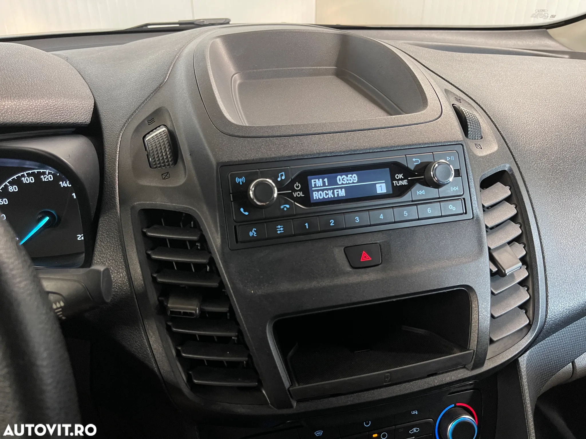 Ford Transit Connect - 11