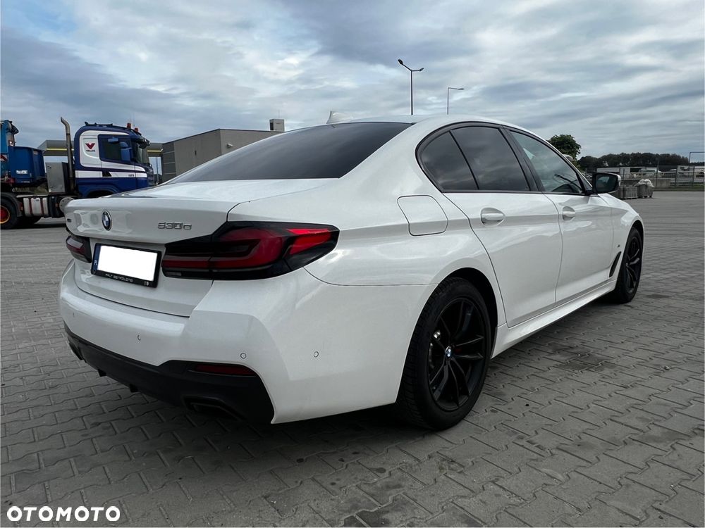 BMW Seria 5 530e xDrive M Sport Edition - 10