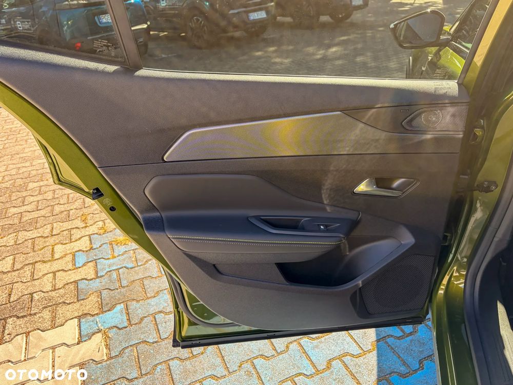 Peugeot 408 1.6 Plug-in Hybrid 240 GT Exclusive e-DCS7 - 28