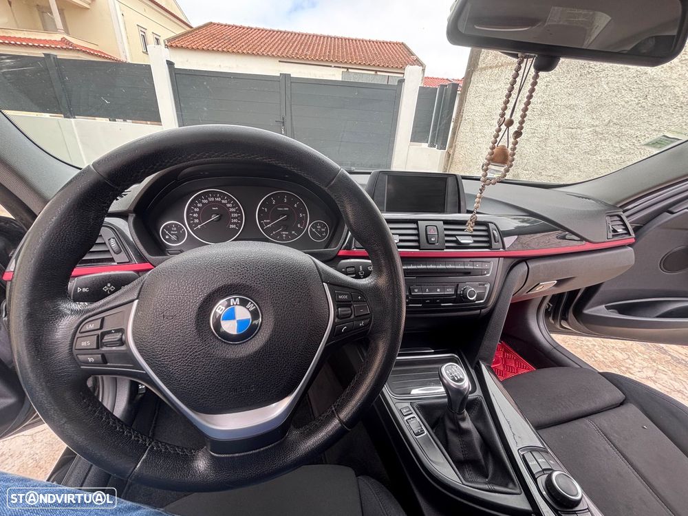 BMW 318 d Line Sport - 10
