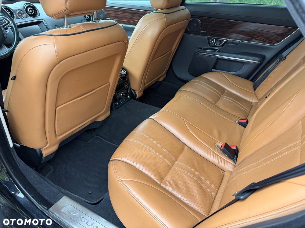 Jaguar XJ 3.0 D V6 LWB Portfolio - 11