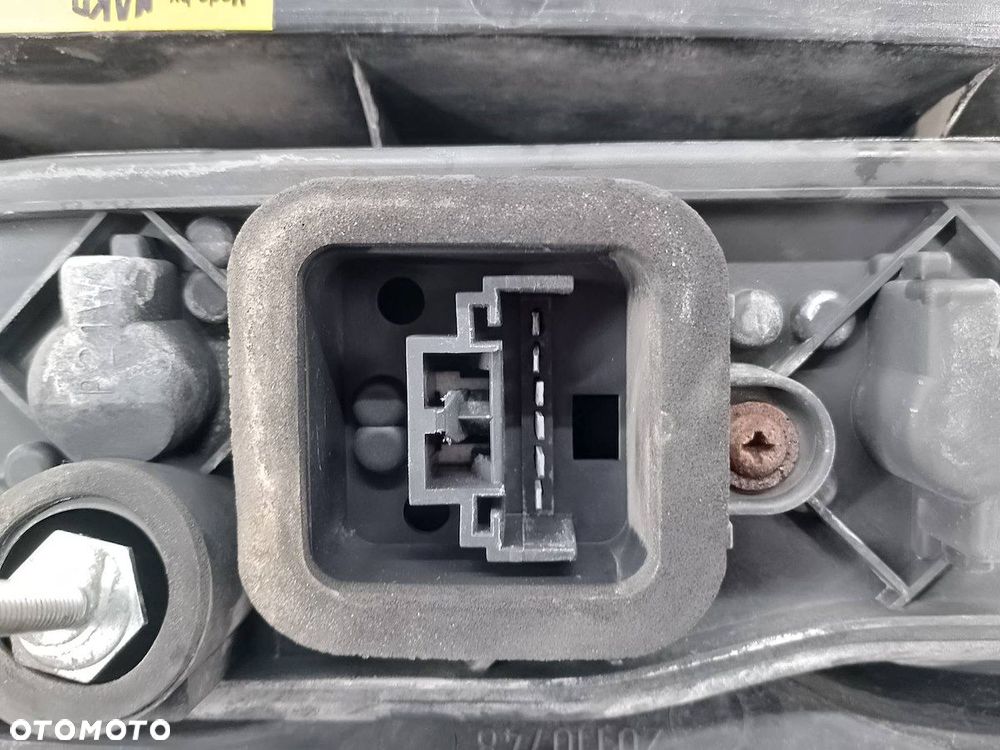 LAMPA TYLNA PRAWA FIAT DOBLO II 51755144 20110999 - 3